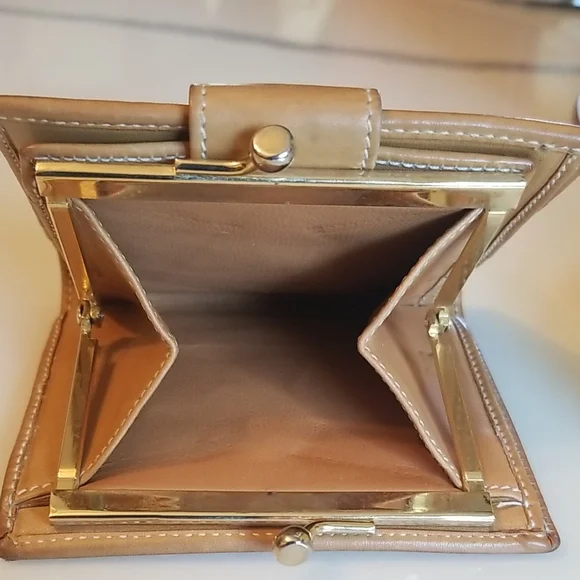 Vintage Gucci Brown Monogram Wallet - Picture 9 of 15